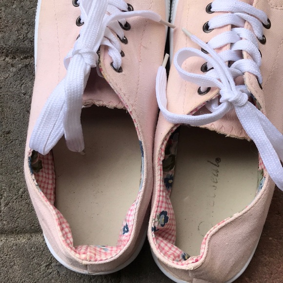 Wet seal Sneakers - Picture 4 of 8